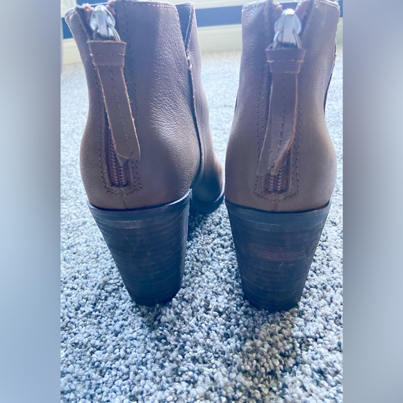 Bp Jett Lea Brown Cognac Leather Stack Block Heeled Ankle bootie - Picture 9 of 9